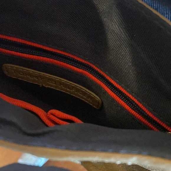 Tommy Hilfiger Crossbody Bag - Picture 7 of 7